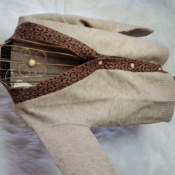 Leopard & Pearl Cardigan Sweater Size M - Picture 2 of 6